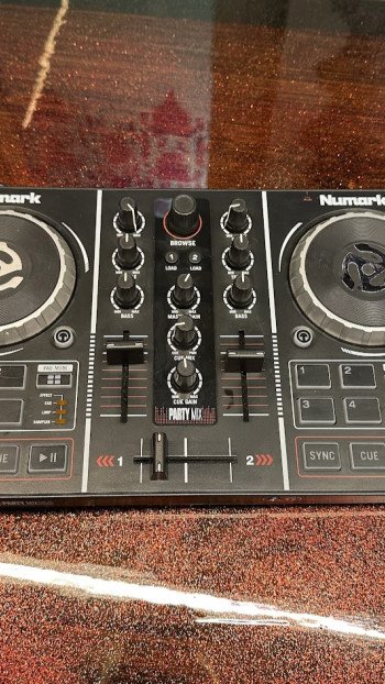 DJ kontroller Numark Party Mix