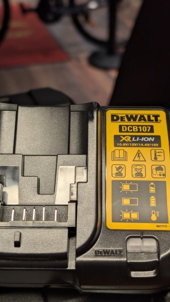 Lasernivelliir DeWalt DCE089D1R